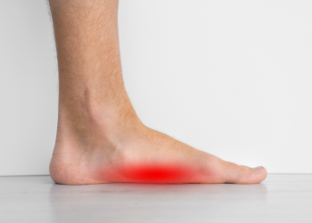 Foot pain because of strong flat feet