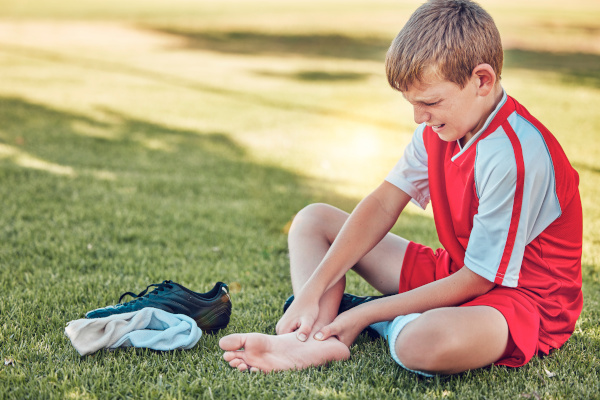 boy with foot pain | kids heel pain summer
